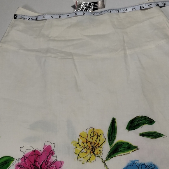 Carole Little Floral A-Line Skirt with Multicolor Design - Picture 2 of 6